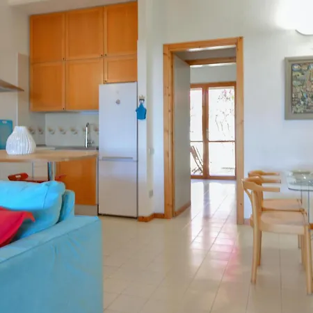 2 Bedroom Cozy In Is Molas